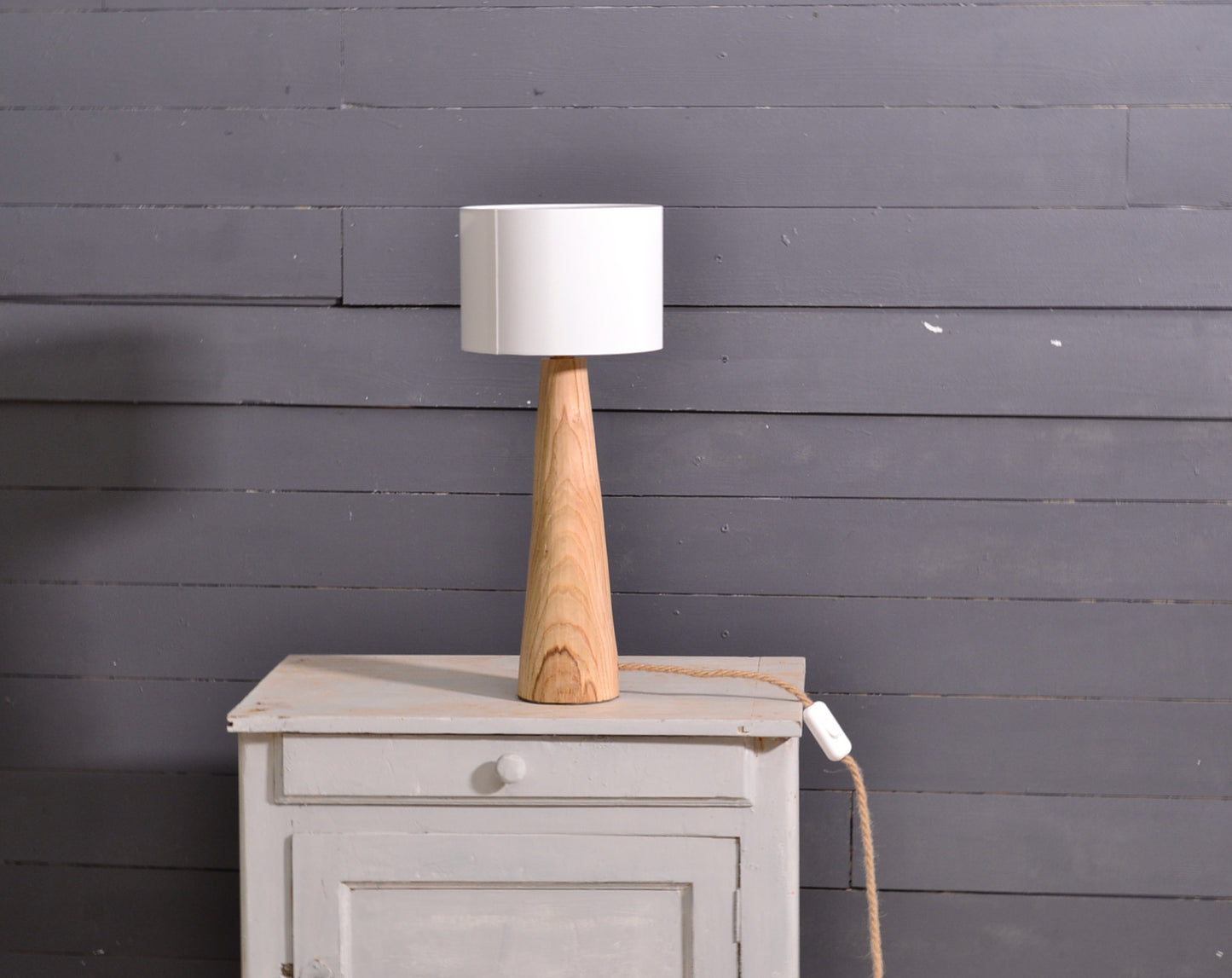 Table lamp in chestnut wood, conical shape