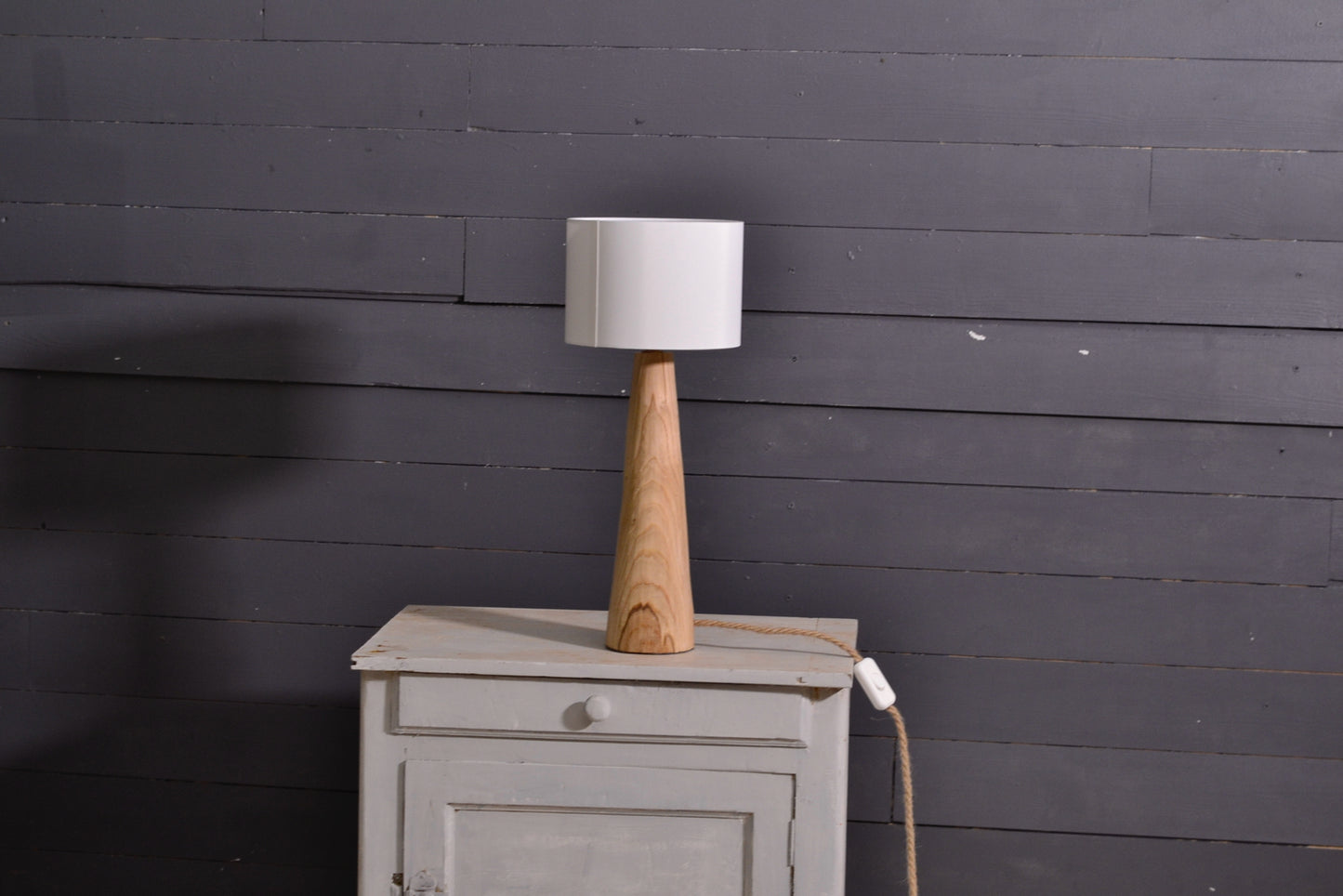 Table lamp in chestnut wood, conical shape