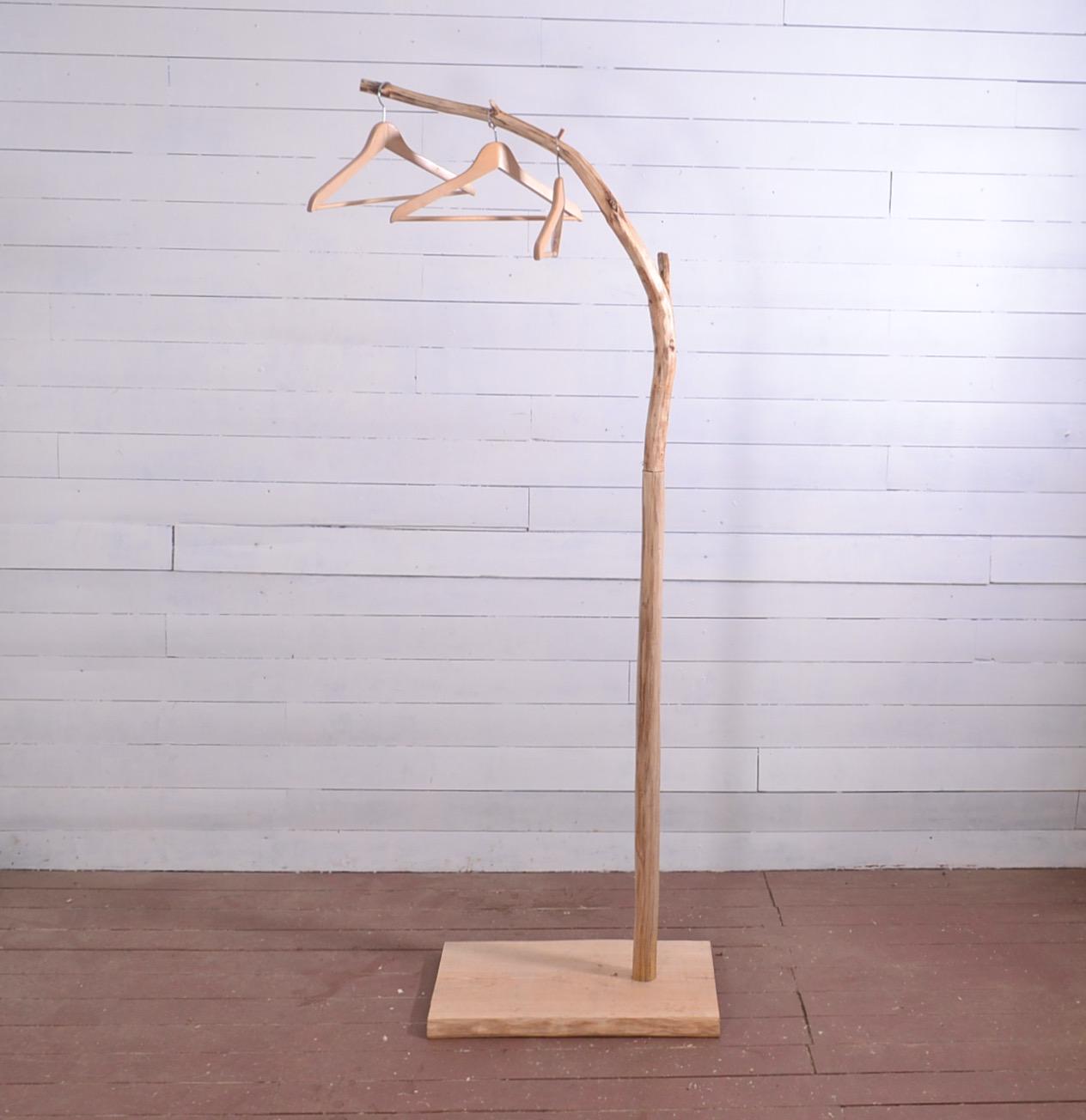 Portant vêtements, dressing en bois avec une branche, valet de chambre