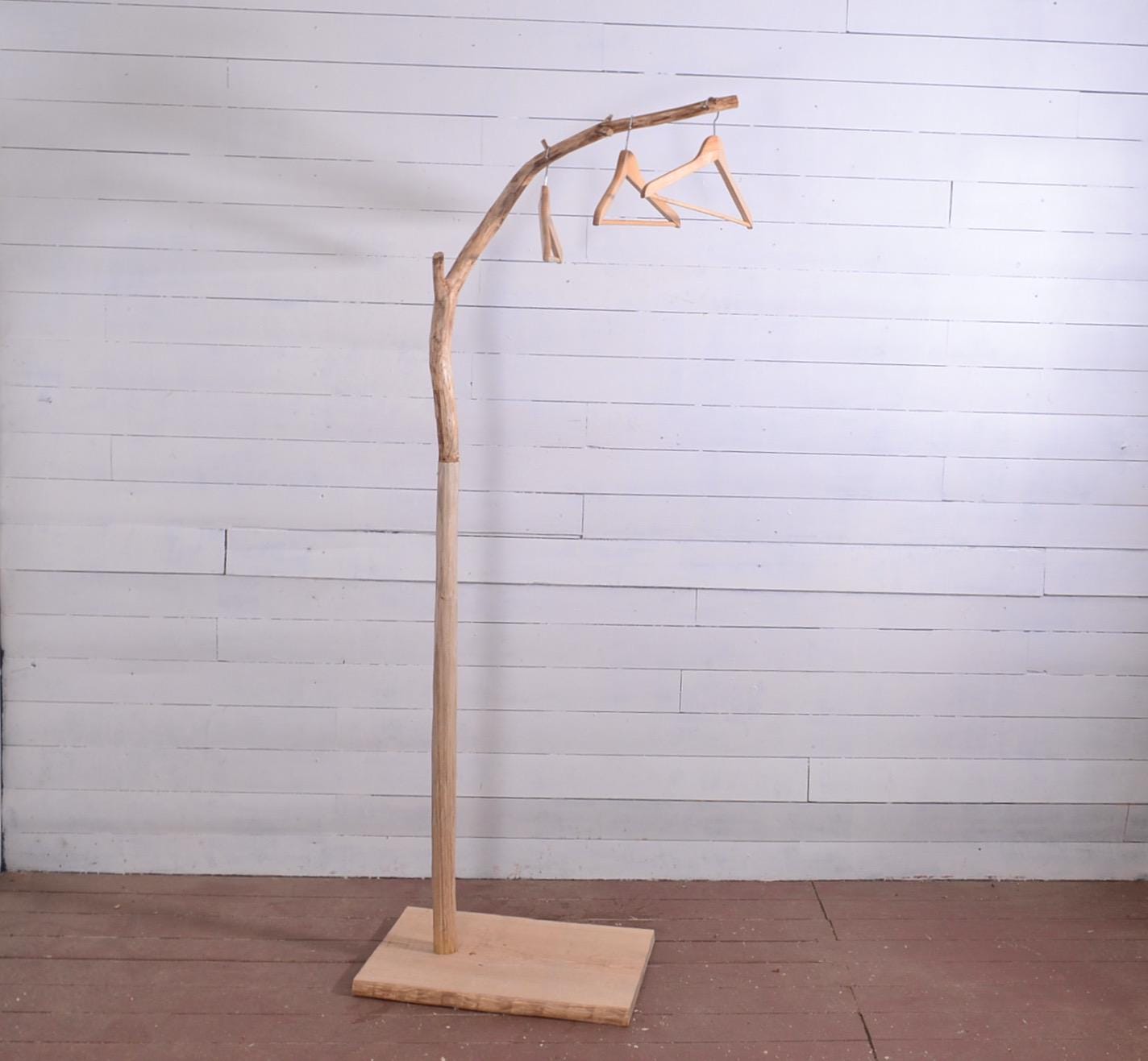 Portant vêtements, dressing en bois avec une branche, valet de chambre