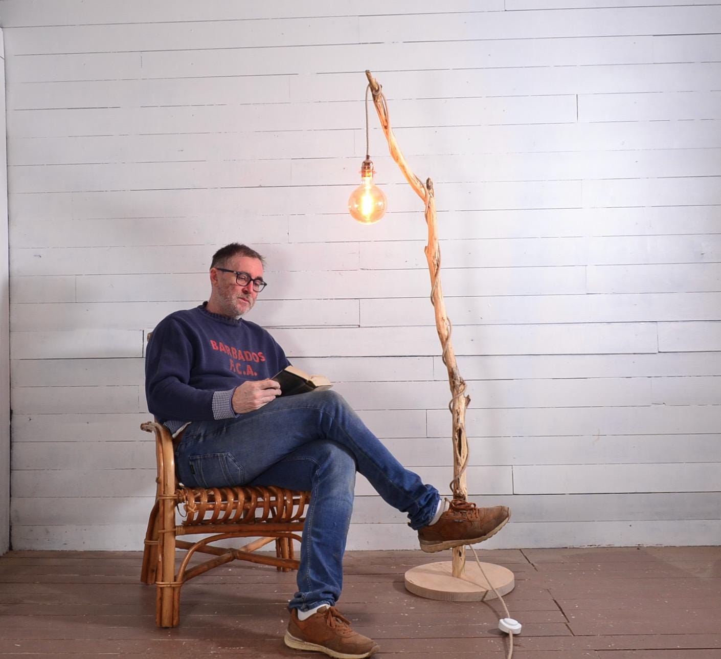 Lampadaire bois avec une belle branche de caractère, déco nature