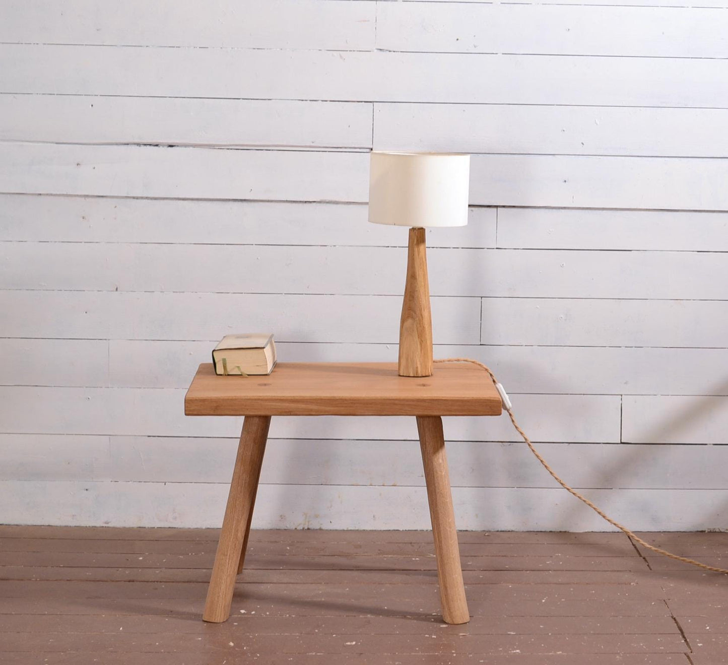 Petite table en chêne massif, table basse, bout de canapé, en bois fait main, style wabi sabi, japonais, rustique, table carrée