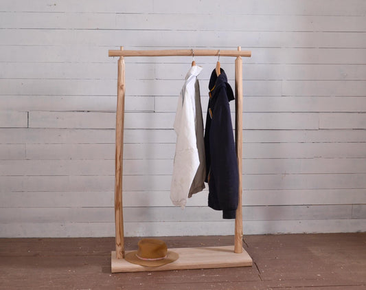 Portant vêtements en bois naturel