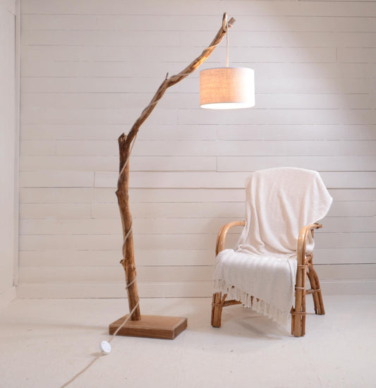 Lampadaire châtaignier – bois naturel, style artisanal bohème