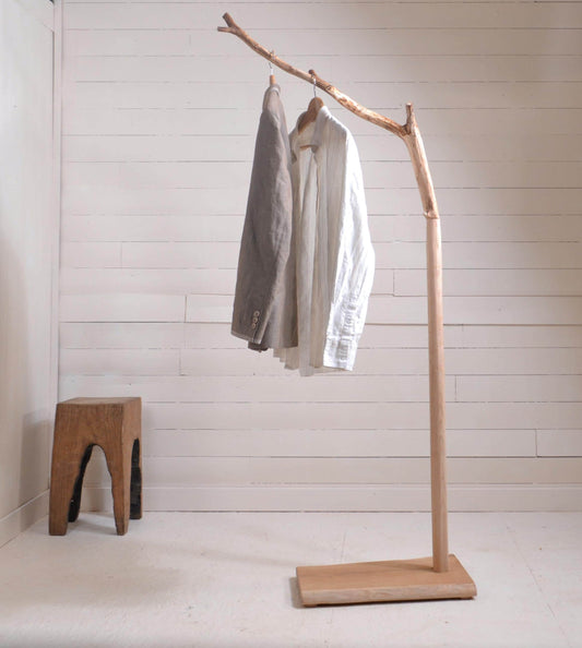 Valet de chambre, portant vêtements en bois avec une branche (chêne)