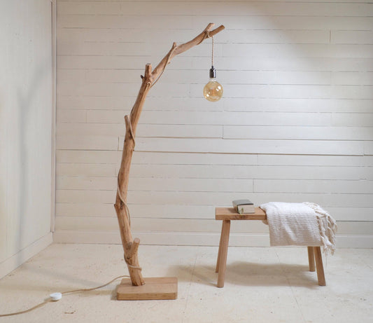 Lampadaire en bois naturel et moderne – 160 cm – Pièce unique artisanale