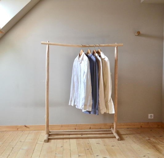 Portant vêtements bois brut avec étagère chaussures – Style bohème naturel pour chambre ou boutique, fait main en France