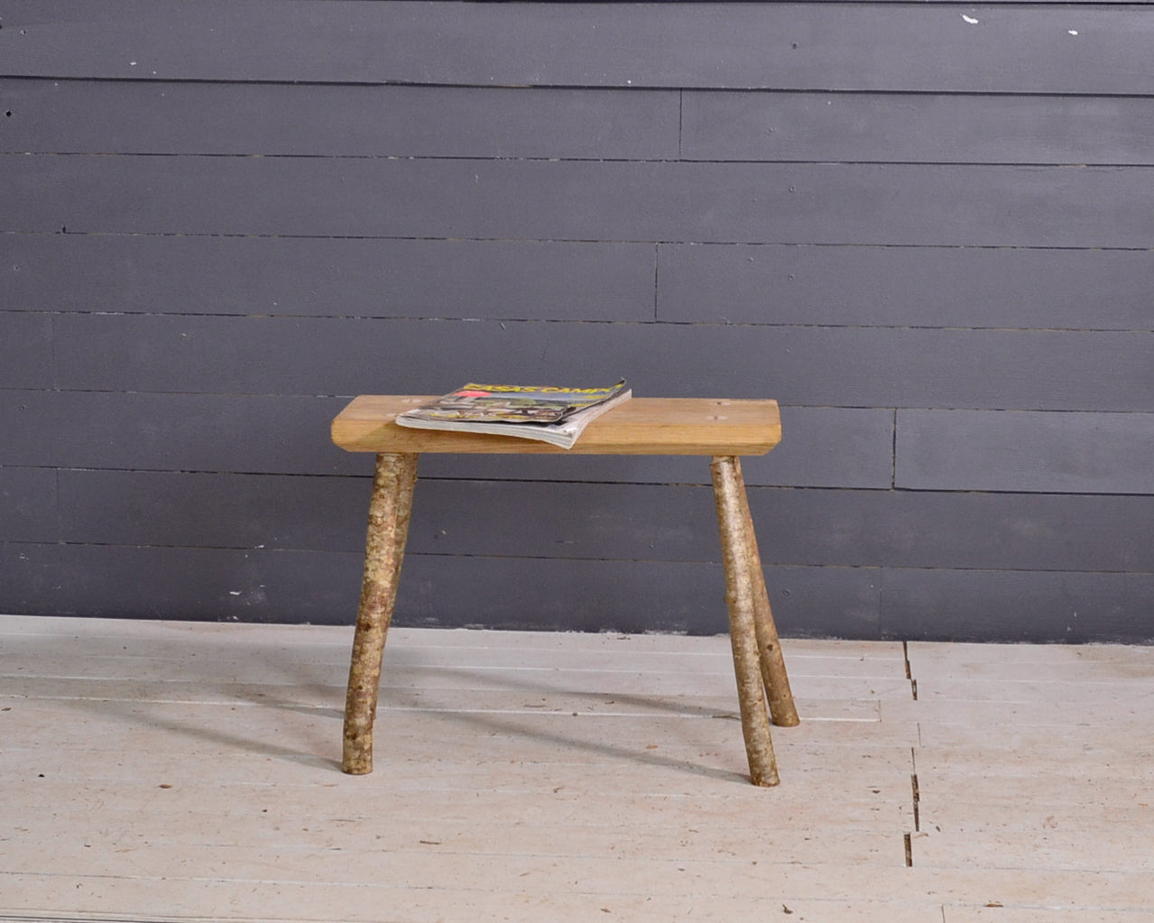 Tabouret en bois, chêne, avec pieds en noisetier, bout de canapé