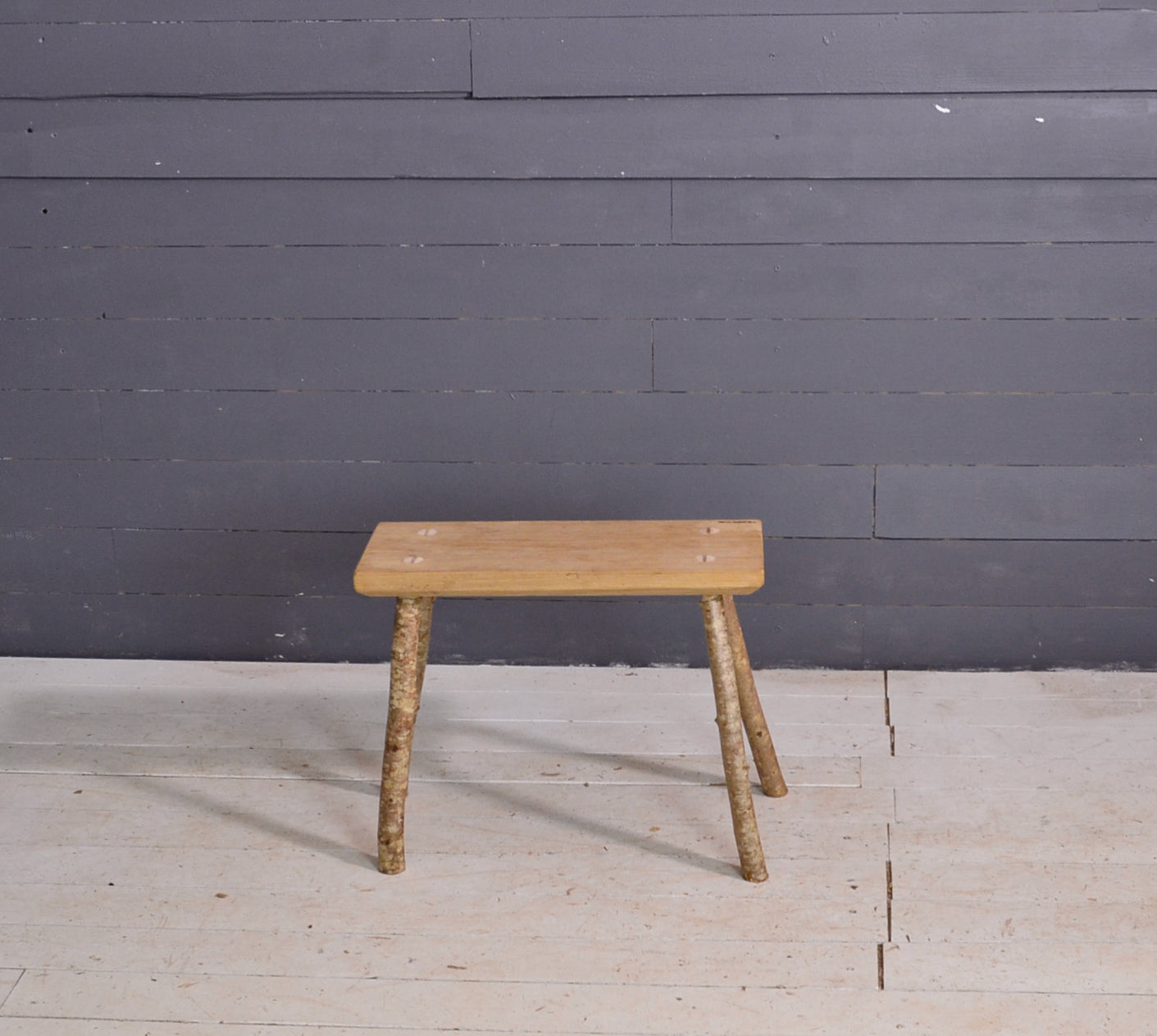 Tabouret en bois, chêne, avec pieds en noisetier, bout de canapé