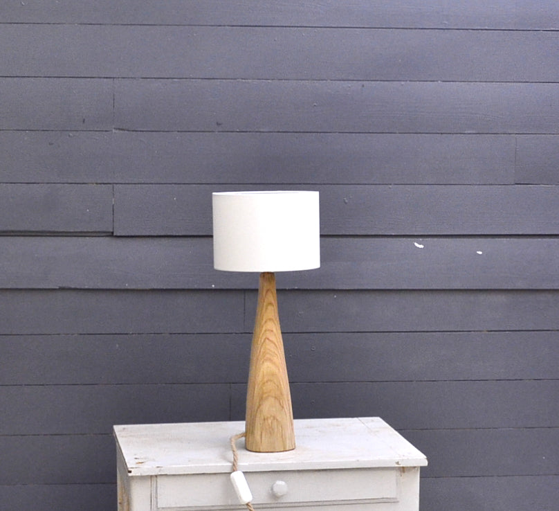 Table lamp in chestnut wood, conical shape