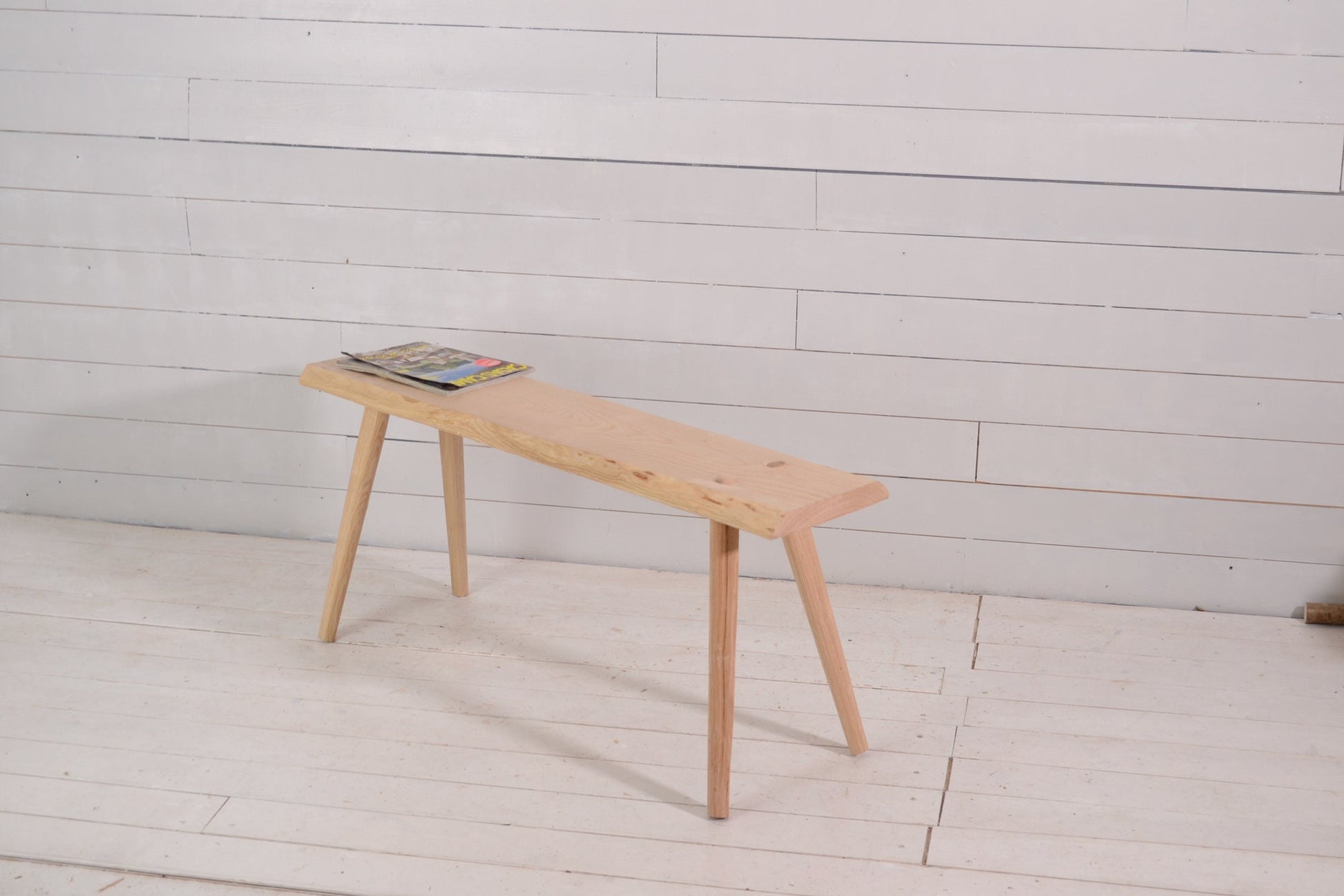 Banc live edge en frêne, bois massif, banc d'intérieur, banc hall d'entrée