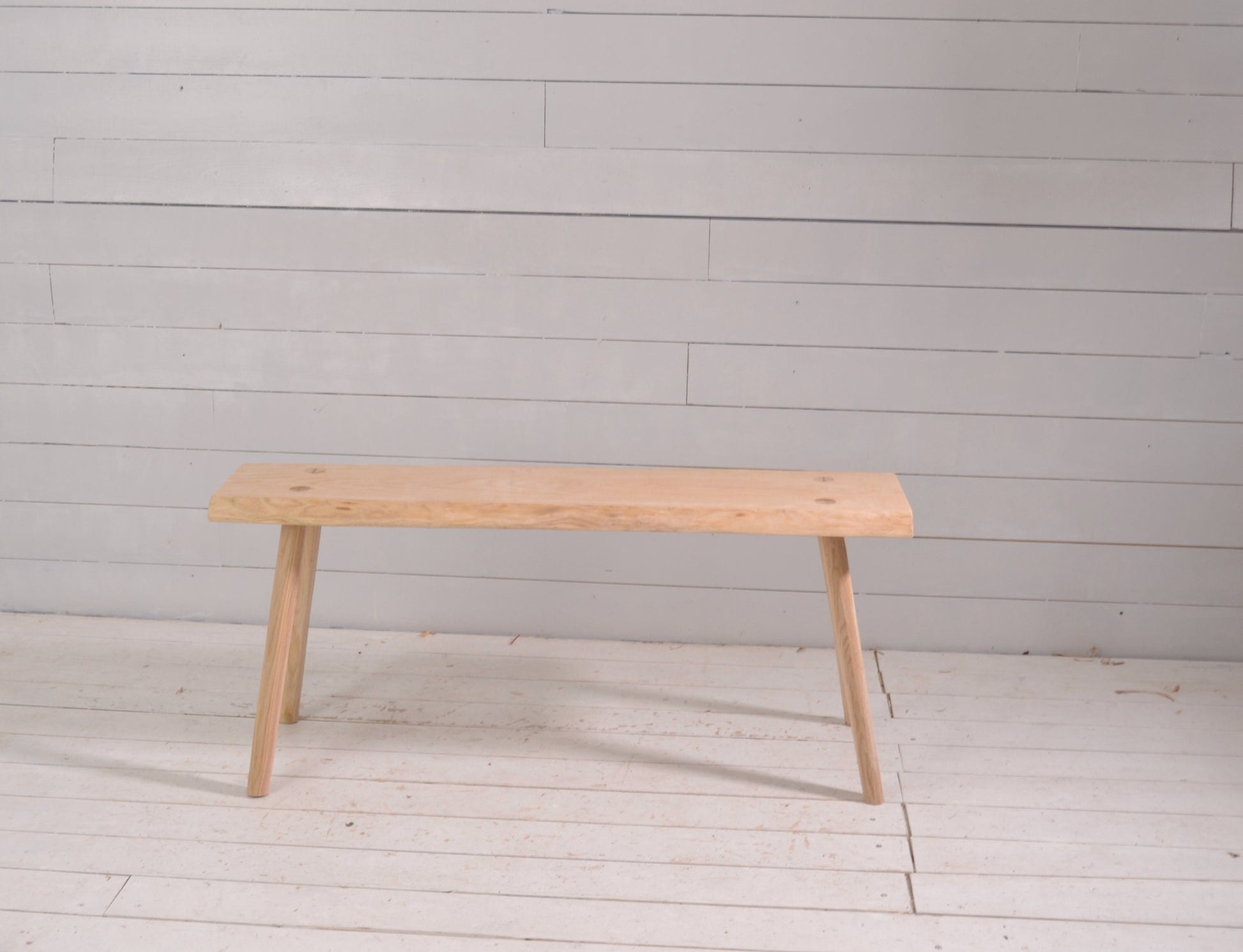 Banc live edge en frêne, bois massif, banc d'intérieur, banc hall d'entrée