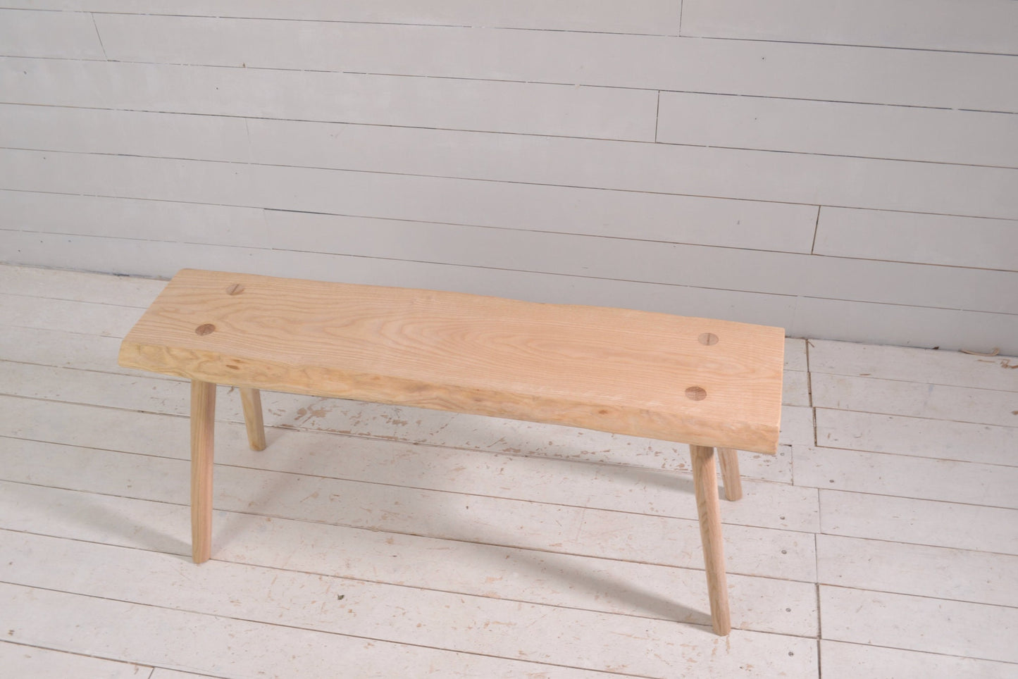 Banc live edge en frêne, bois massif, banc d'intérieur, banc hall d'entrée