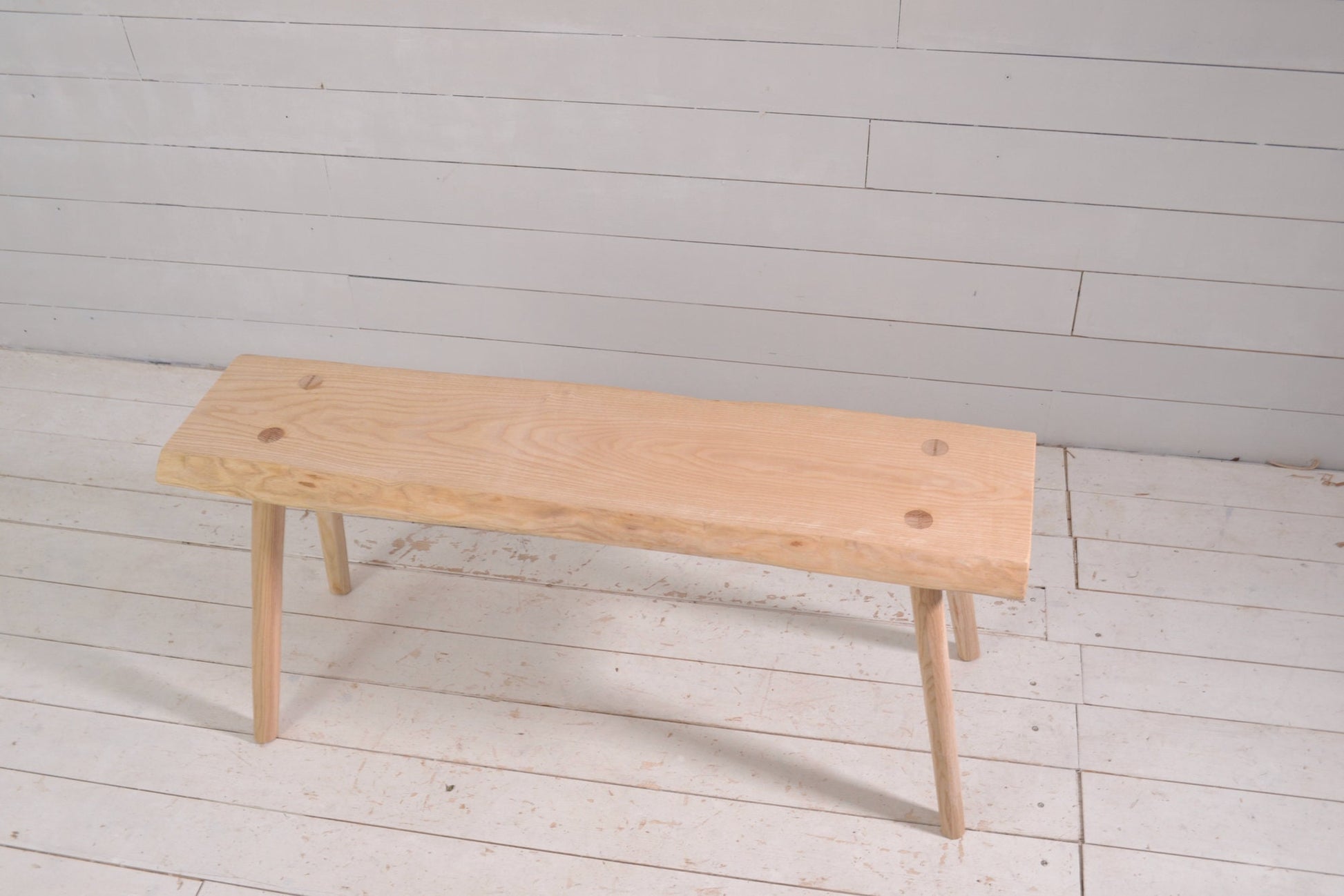 Banc live edge en frêne, bois massif, banc d'intérieur, banc hall d'entrée
