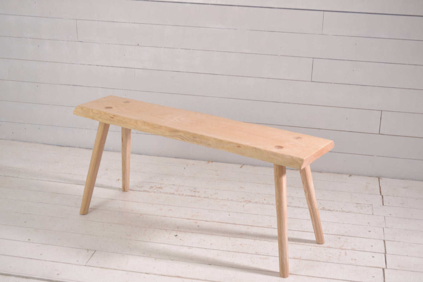 Banc live edge en frêne, bois massif, banc d'intérieur, banc hall d'entrée