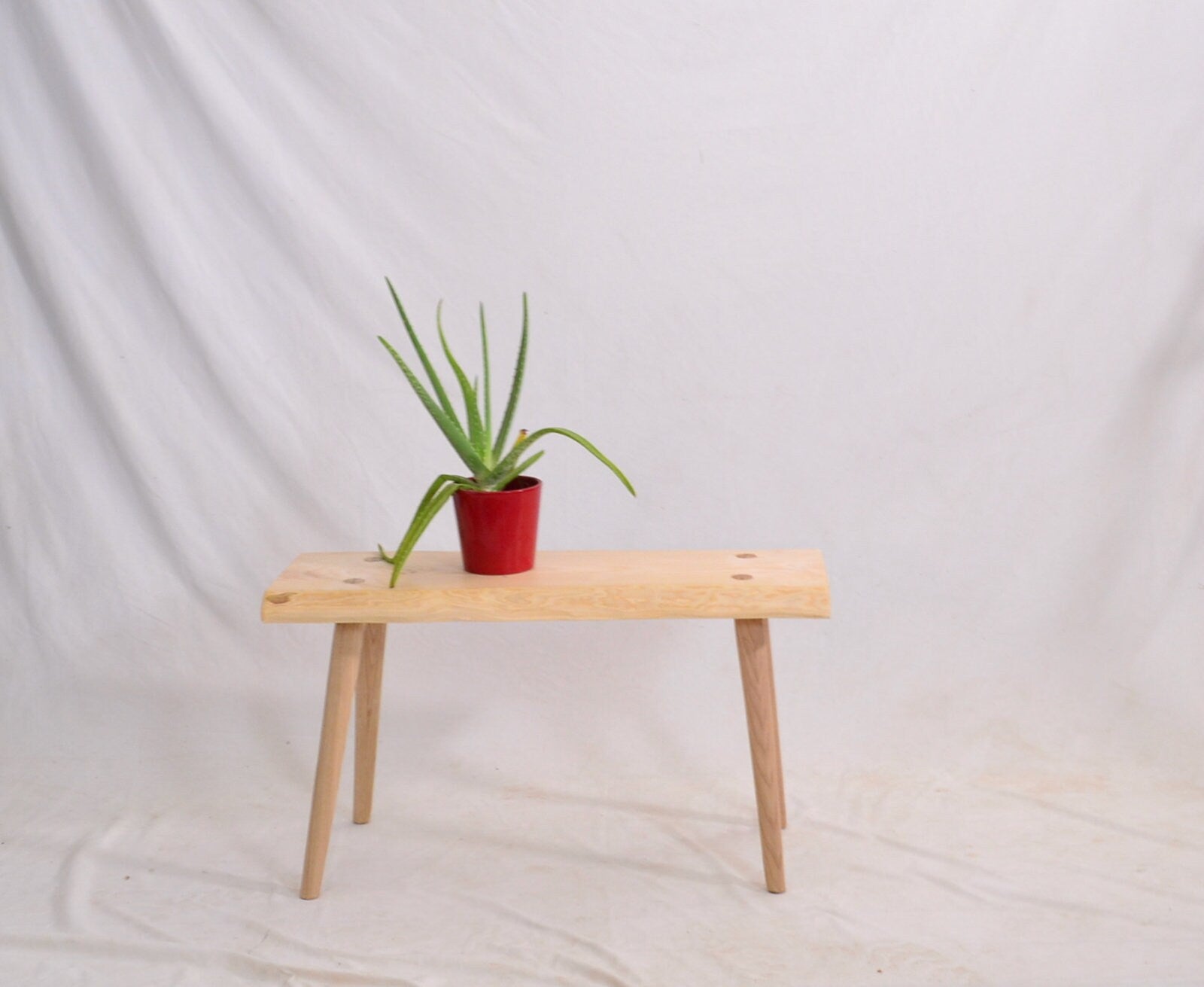 Banc live edge en frêne, bois massif, banc d'intérieur, banc hall d'entrée