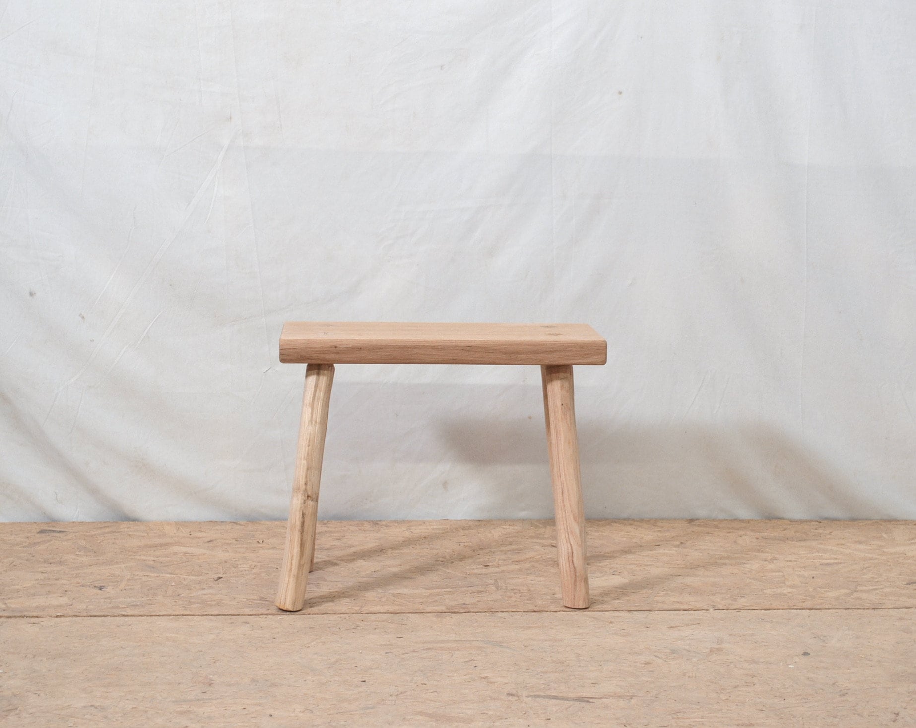 Tabouret en bois rustique, chêne massif, bout de canapé, porte plante