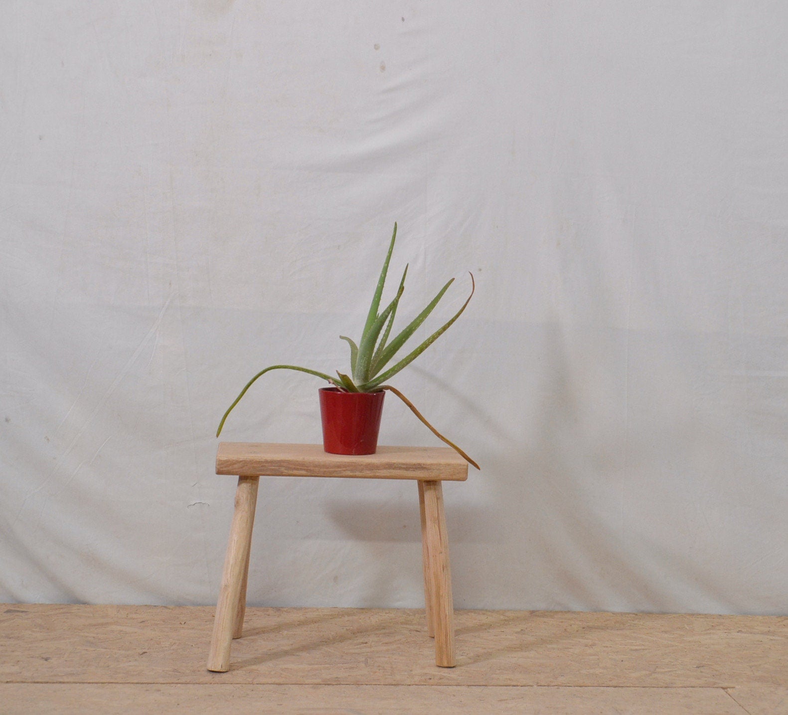 Tabouret en bois rustique, chêne massif, bout de canapé, porte plante