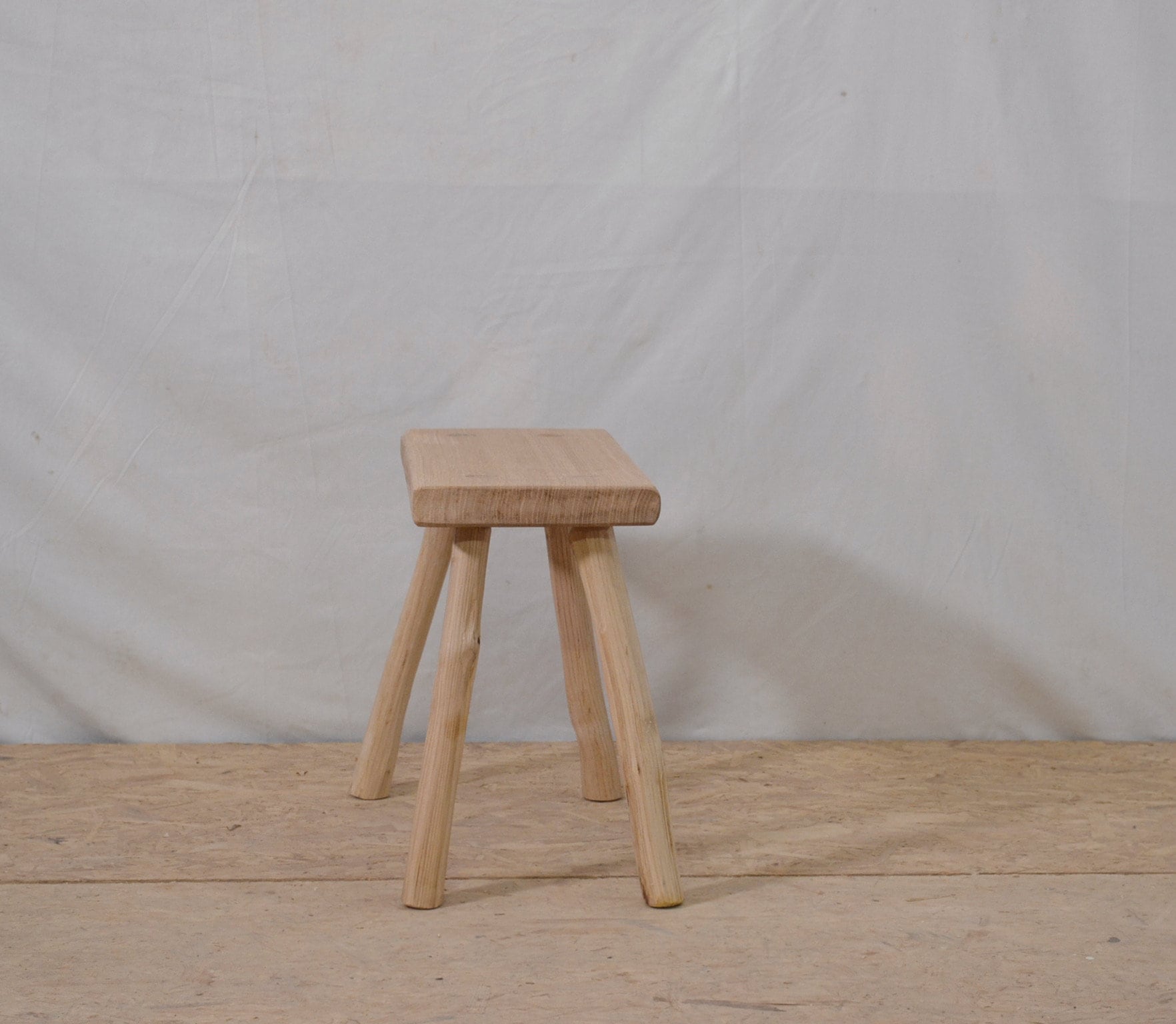 Tabouret en bois rustique, chêne massif, bout de canapé, porte plante