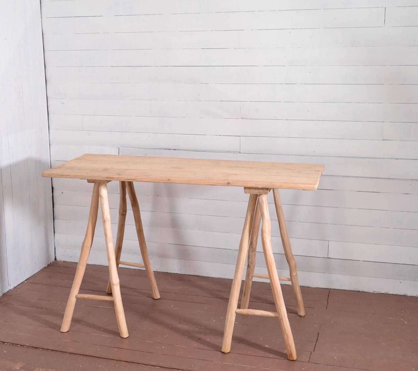 Paire de tréteaux en bois massif, design naturel, tréteaux rustiques