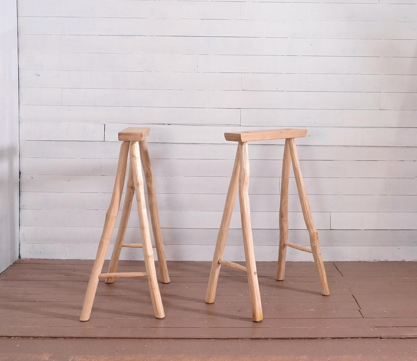 Paire de tréteaux en bois massif, design naturel, tréteaux rustiques