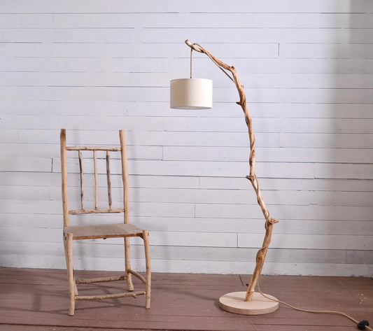 Lampadaire bois avec une belle branche de caractère, déco nature