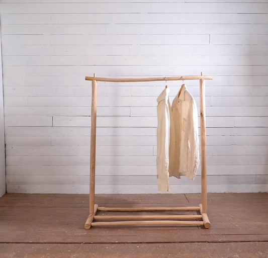 Portant vêtements bois brut avec étagère chaussures – Style bohème naturel pour chambre ou boutique, fait main en France