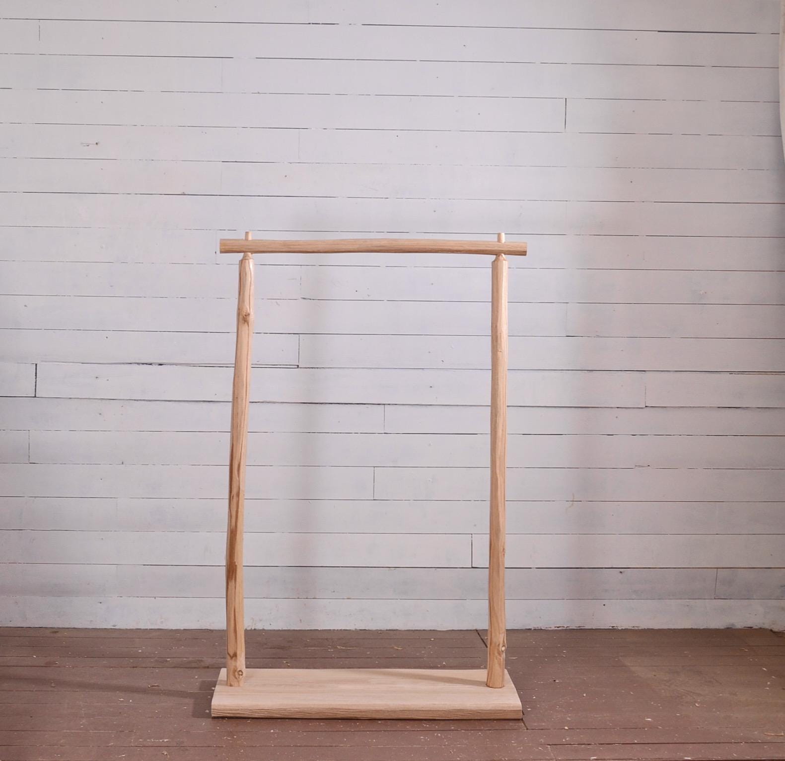 Portant vêtements en bois naturel