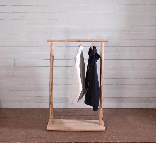 Portant vêtements en bois naturel