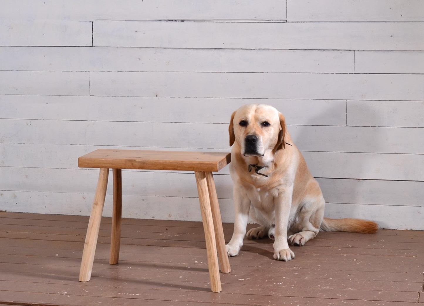 Tabouret en chêne massif, artisanal, bout de canapé, déco intérieure nature, meuble durable