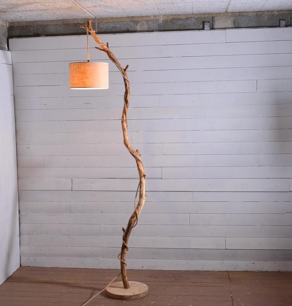 Lampadaire châtaignier et chêne massif fait main – bois naturel, abat-jour en jute clair ou coton blanc, cordon jute, style artisanal bohème