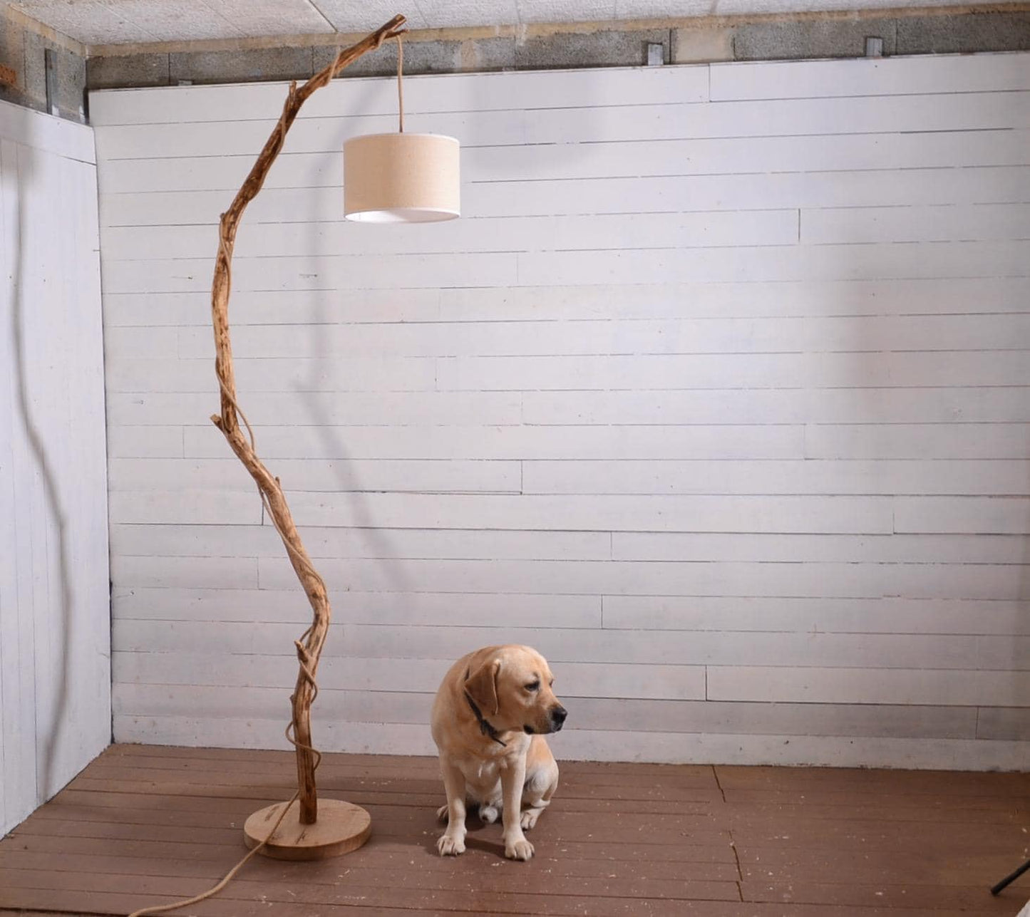 Lampadaire châtaignier et chêne massif fait main – bois naturel, abat-jour en jute clair ou coton blanc, cordon jute, style artisanal bohème