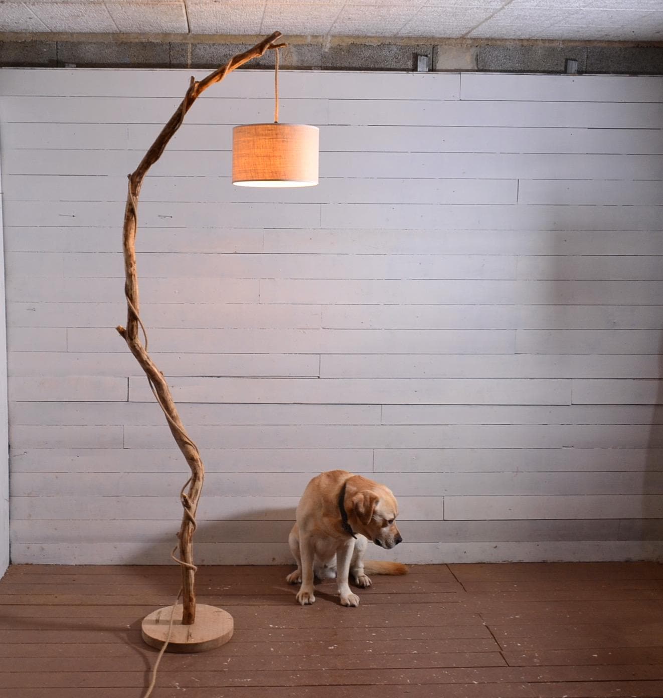 Lampadaire châtaignier et chêne massif fait main – bois naturel, abat-jour en jute clair ou coton blanc, cordon jute, style artisanal bohème