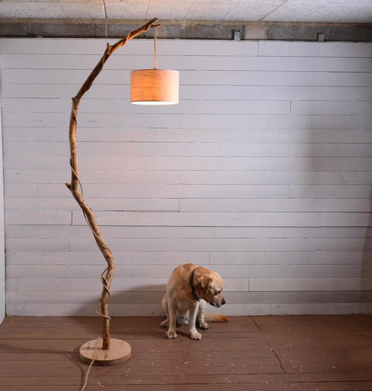 Lampadaire châtaignier et chêne massif fait main – bois naturel, abat-jour en jute clair ou coton blanc, cordon jute, style artisanal bohème
