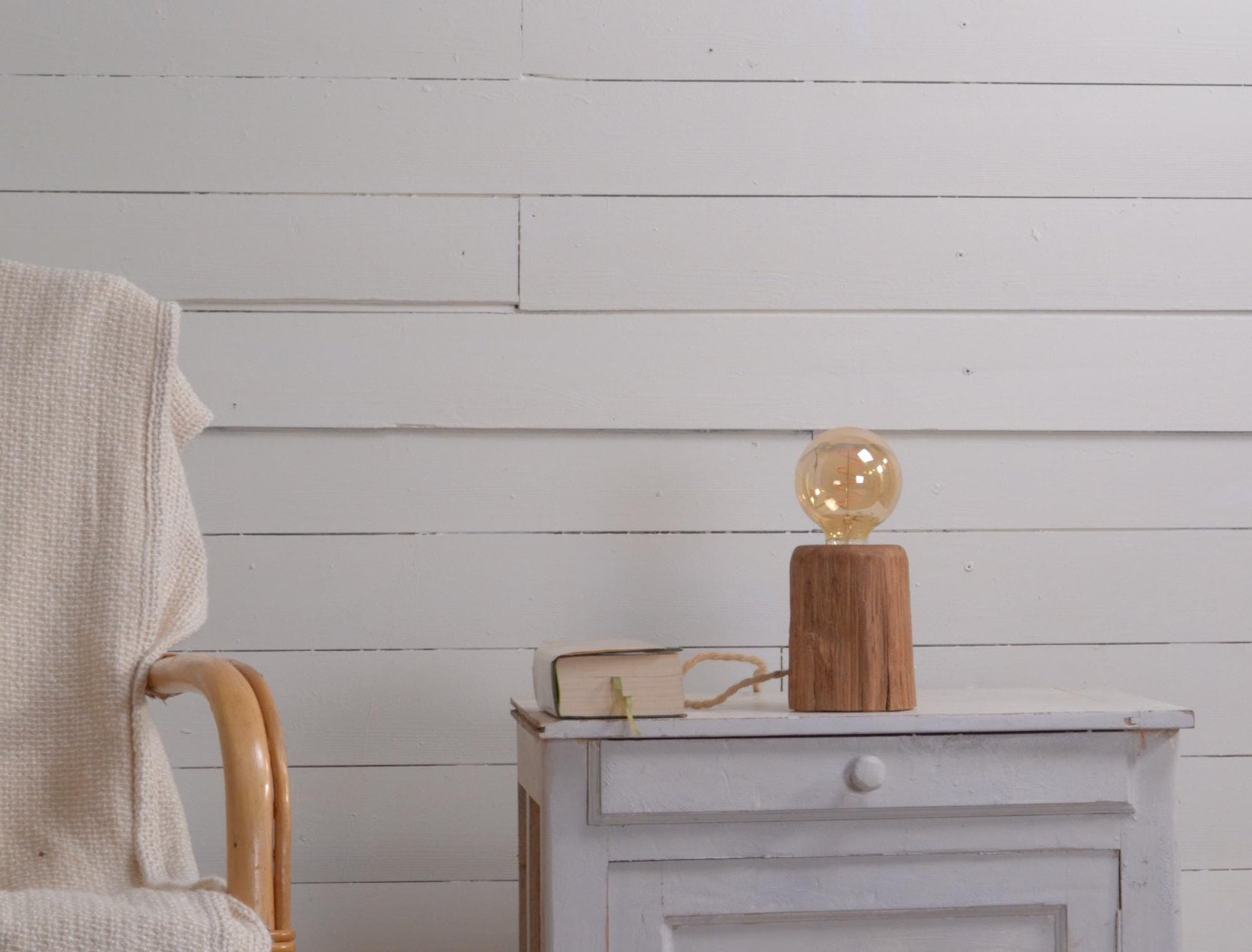 Lampe à poser en bois de vieux chêne marron – Lampe Edison LED chaude – Lampe de chevet artisanale – Petite lampe déco en bois, cordon jute