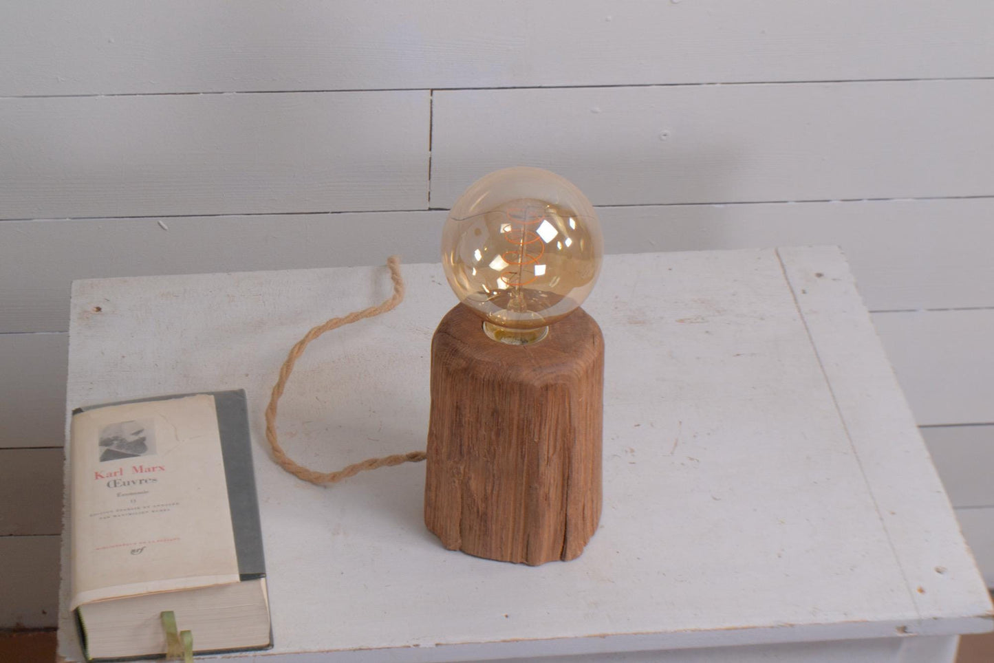 Lampe à poser en bois de vieux chêne marron – Lampe Edison LED chaude – Lampe de chevet artisanale – Petite lampe déco en bois, cordon jute
