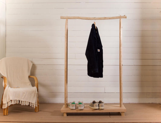 Portant vêtements en bois naturel