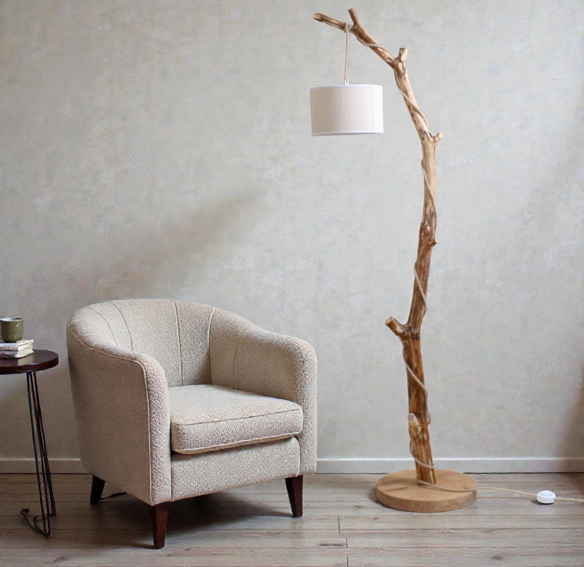 Lampadaire branche – bois naturel, cordon jue tressé, style artisanal bohème
