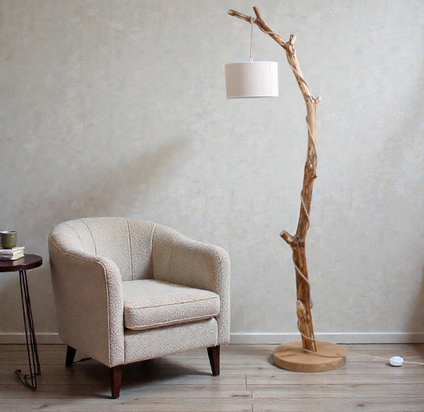 Lampadaire branche – bois naturel, cordon jue tressé, style artisanal bohème