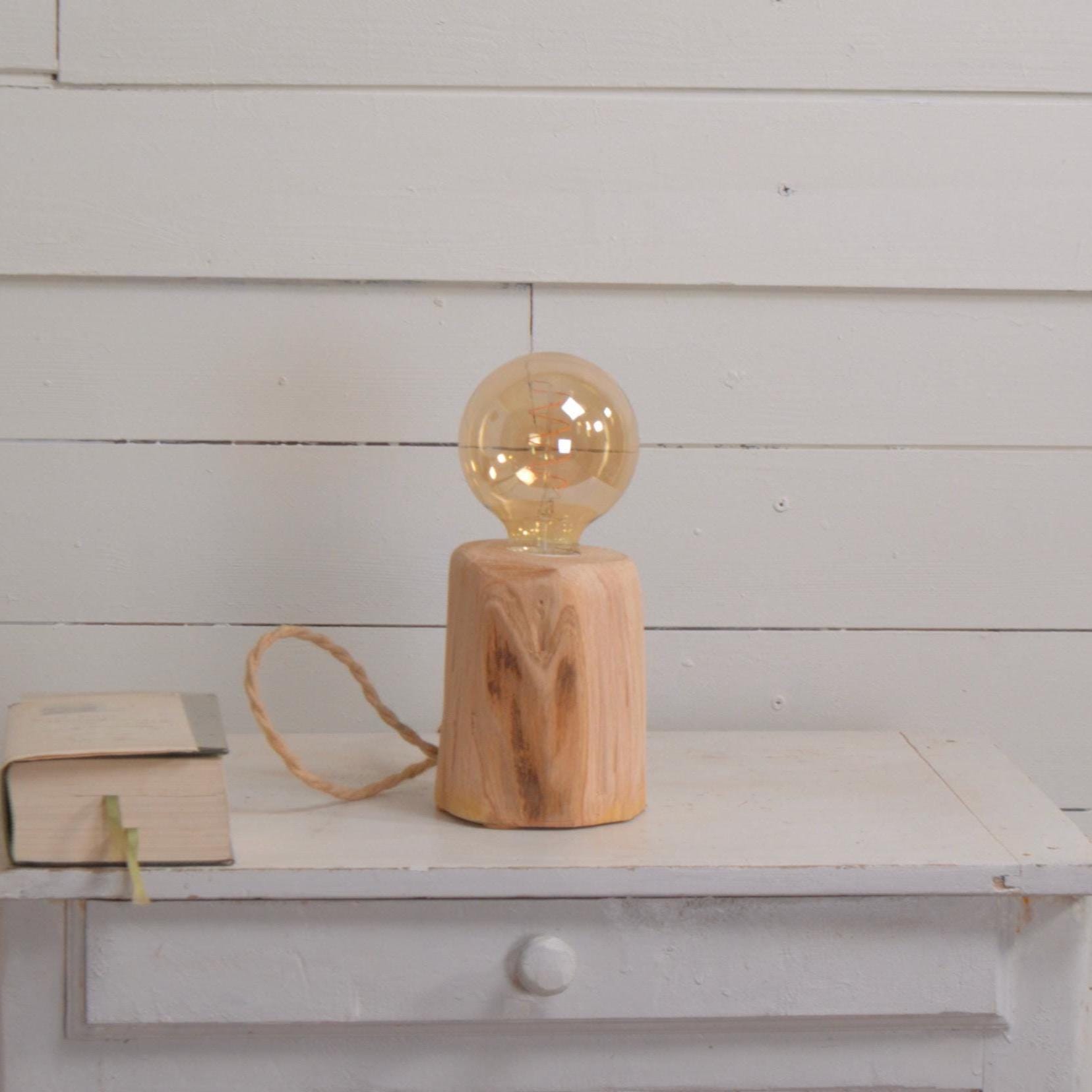 Lampe à poser en bois de châtaignier – Lampe Edison LED chaude – Lampe de chevet artisanale – Petite lampe déco en bois, cordon jute