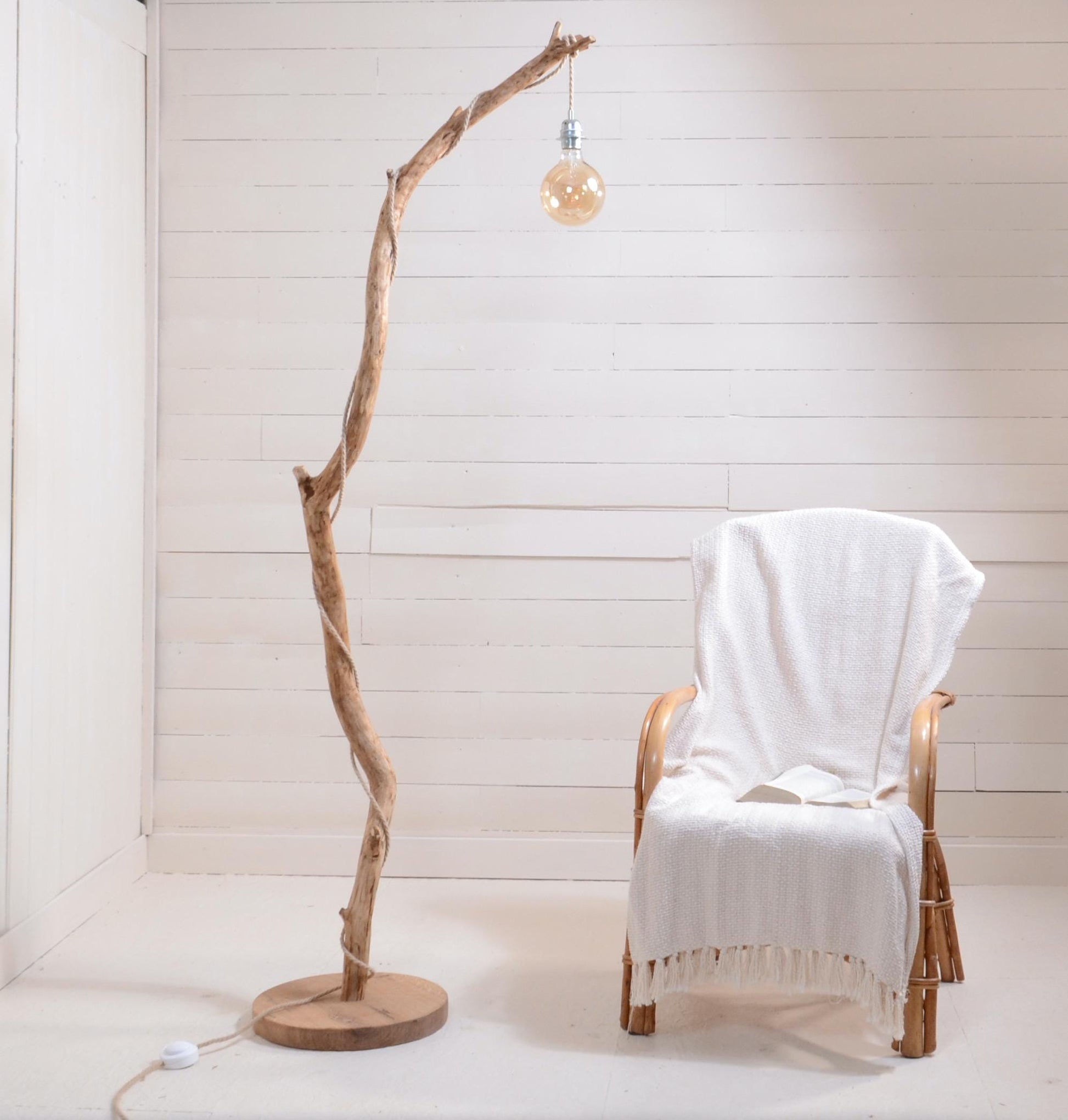 Lampadaire châtaignier et chêne massif fait main – bois naturel, style artisanal bohème