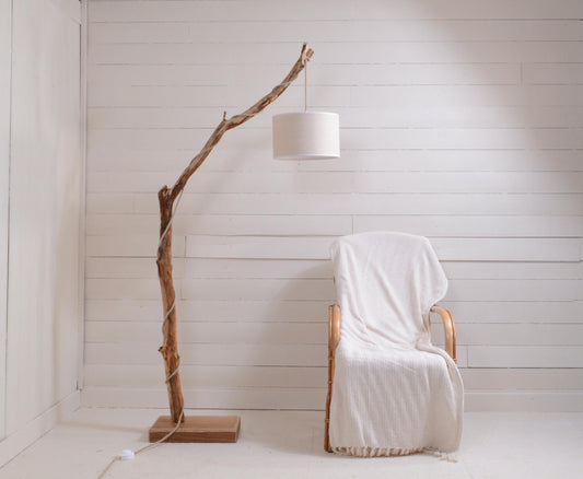 Lampadaire châtaignier – bois naturel, style artisanal bohème