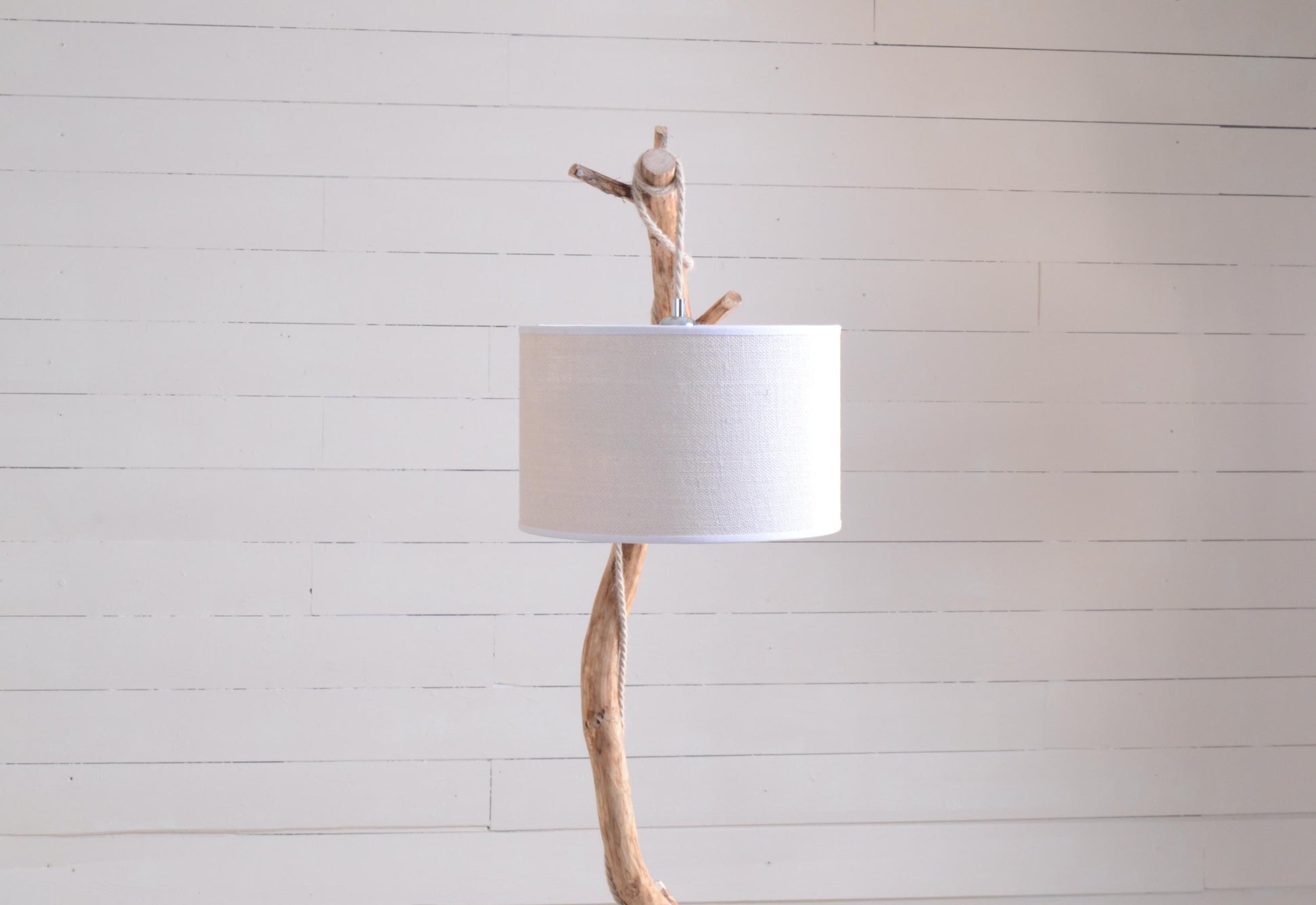 Lampadaire châtaignier et chêne massif fait main – bois naturel, style artisanal bohème