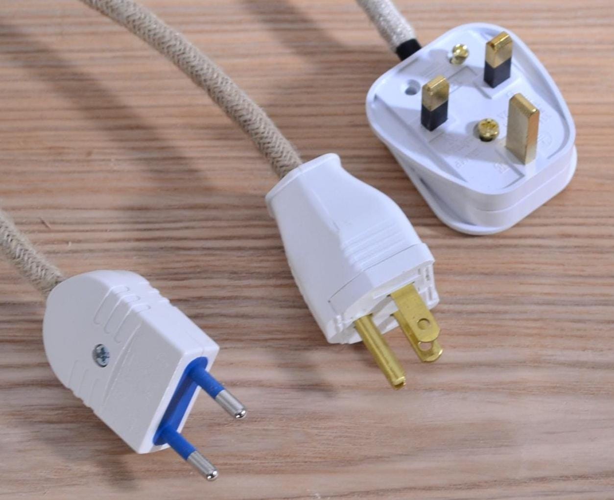 Lampadaire branche – bois naturel, cordon jue tressé, style artisanal bohème