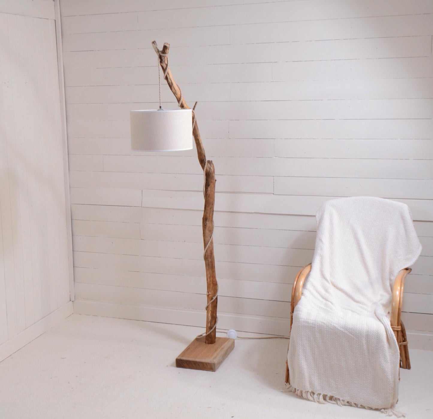 Lampadaire châtaignier – bois naturel, style artisanal bohème