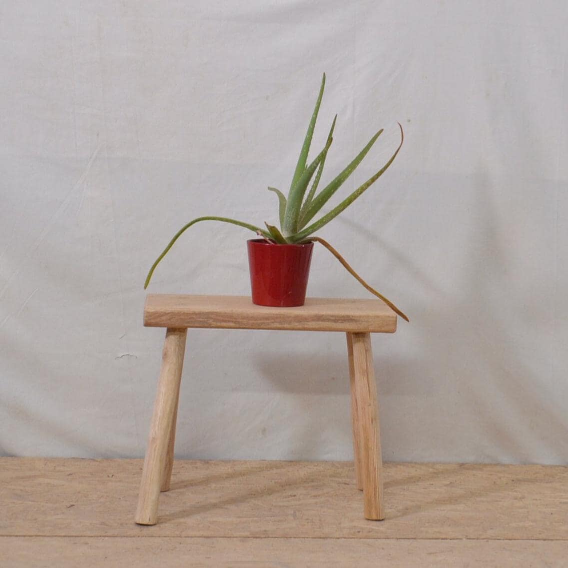 Tabouret en chêne massif, artisanal, bout de canapé, déco intérieure nature, meuble durable