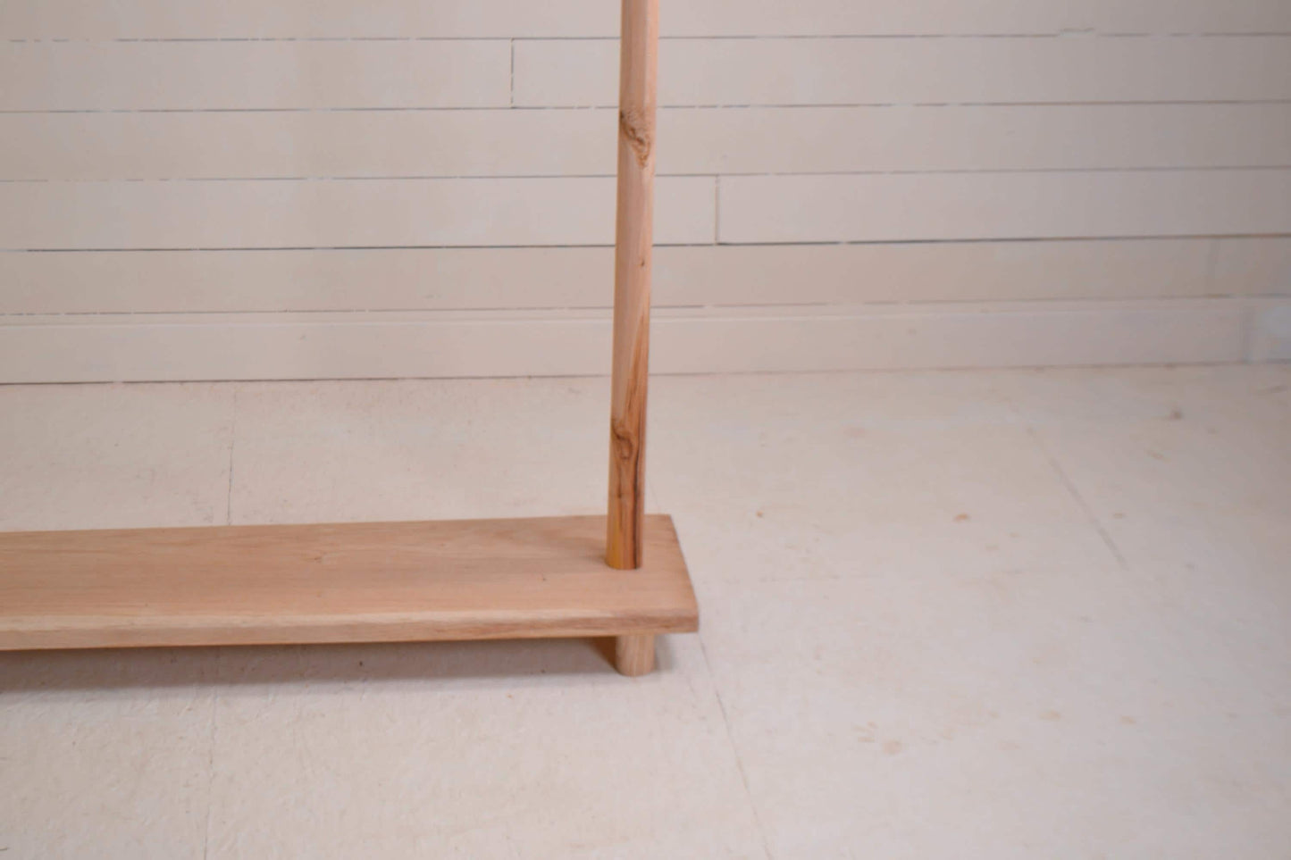 Portant vêtements en bois naturel