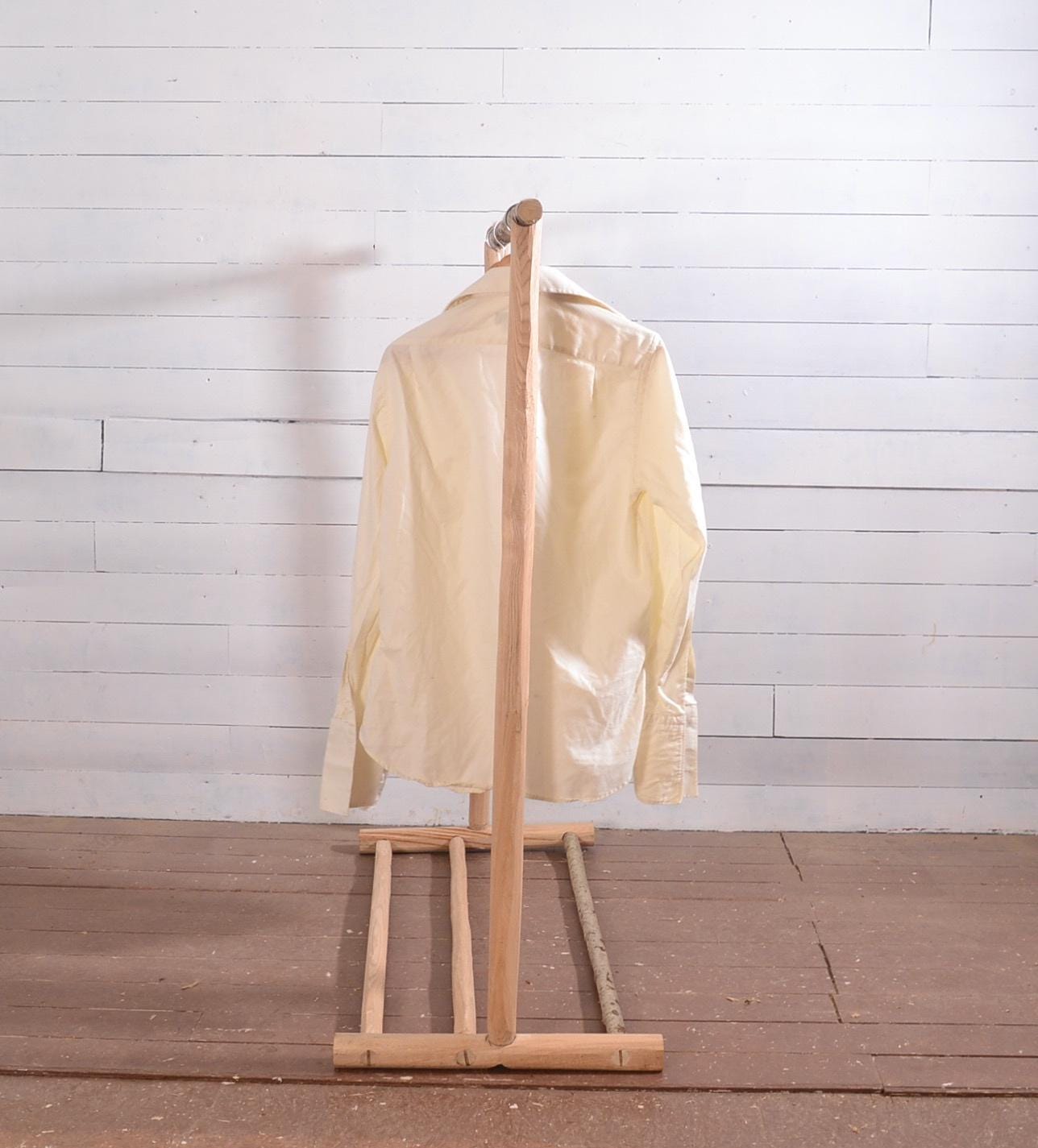 Portant vêtements en bois fait main, noisetier et châtaignier, esprit bohème