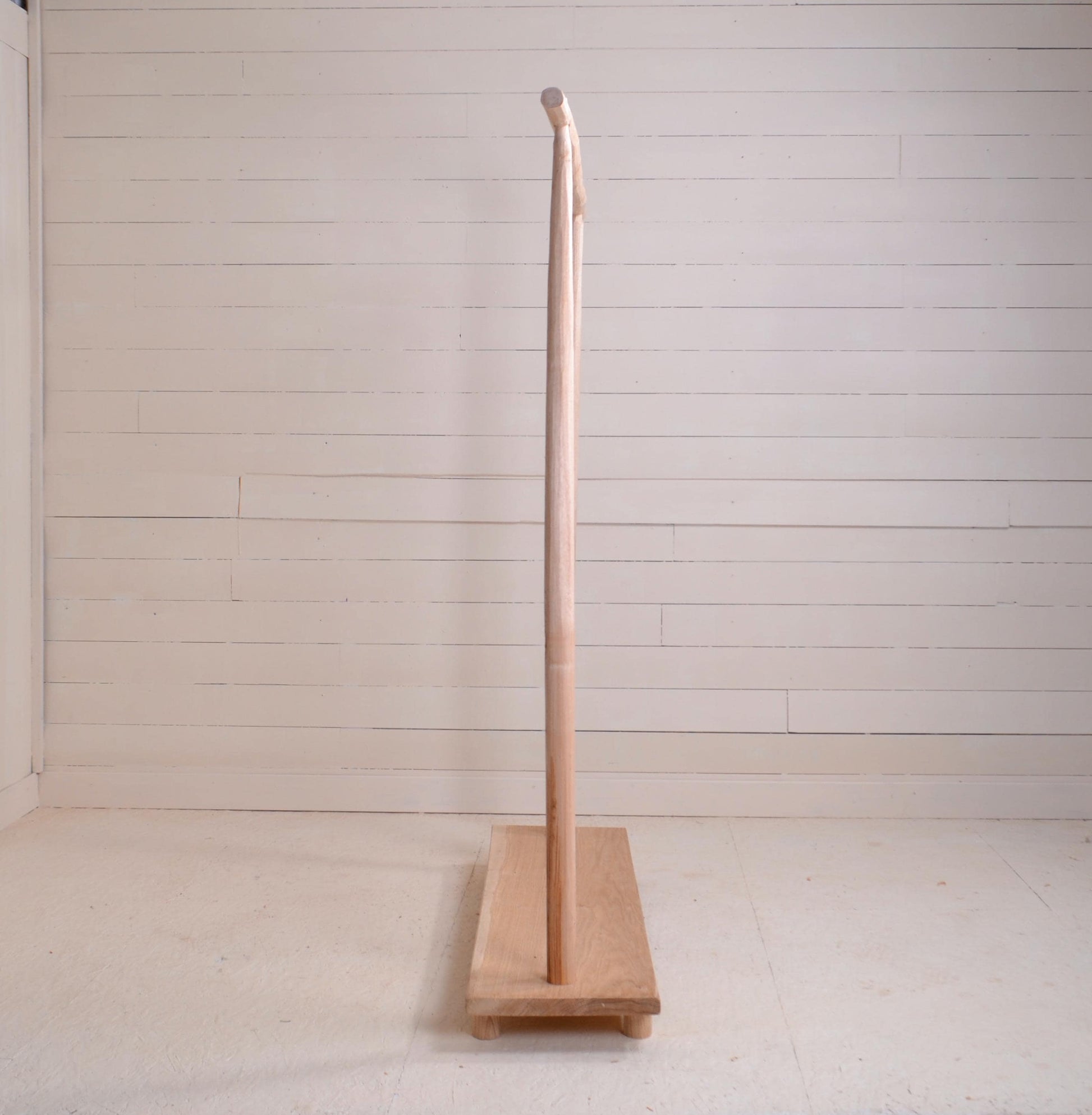 Portant vêtements en bois naturel