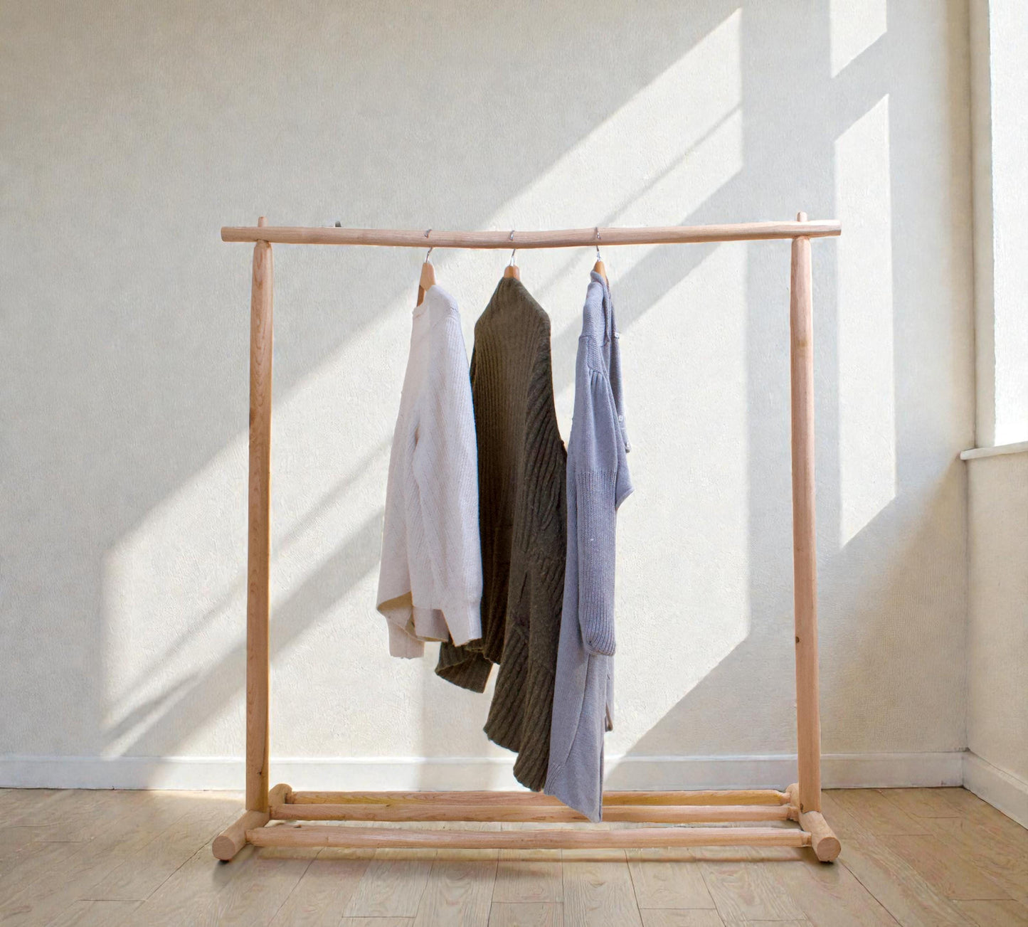 Portant vêtements bois brut avec étagère chaussures – Style bohème naturel pour chambre ou boutique, fait main en France